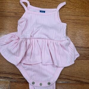 6 baby items !Rompers / Sun Hat/ Beach shoes